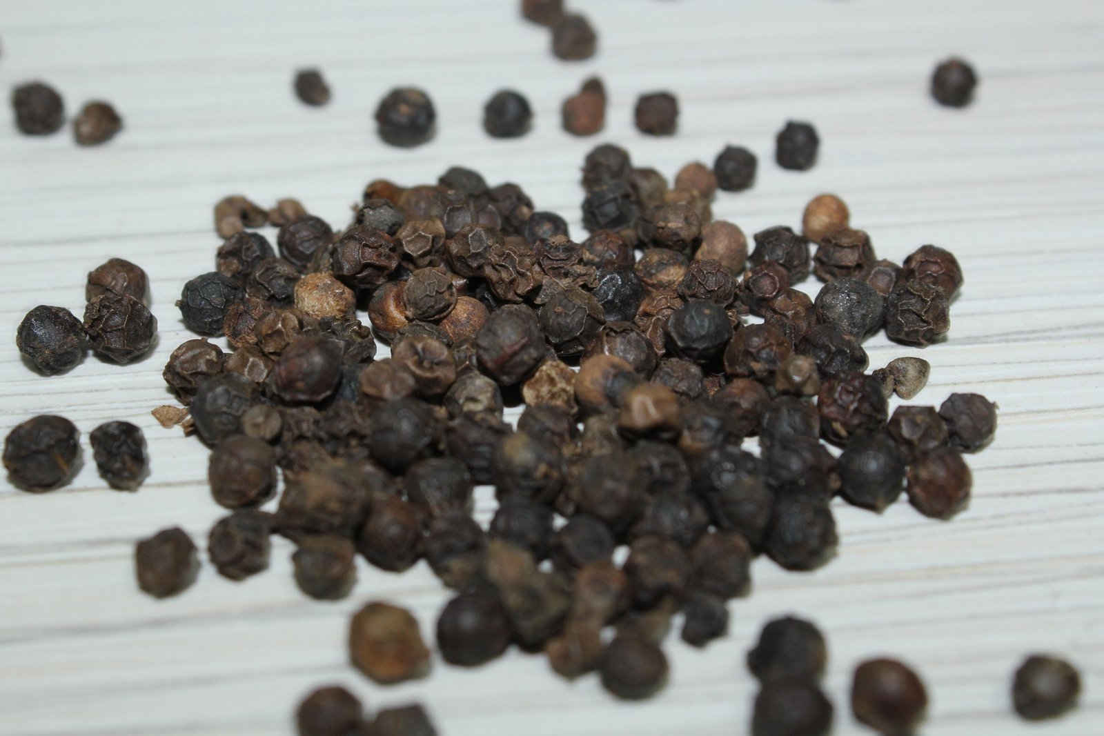 whole-black-pepper-2